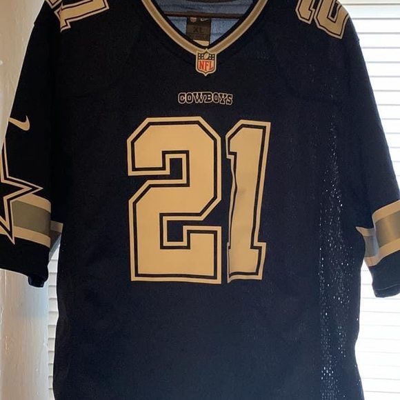 Dallas Cowboy autograph jersey. Ezekiel Elliott - Picture 3 of 5